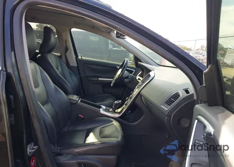 2015 Volvo Xc60 T5 Premier Plus z USA, uszkodzony, nr VIN YV440MDC9F2593476